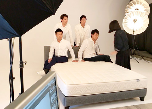 「マニフレックス」のプロモーション撮影に青木宣親、岩隈久志、前田健太、山田哲人、4選手が登場！ 04