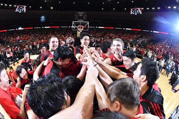 写真：アルバルク東京 優勝2