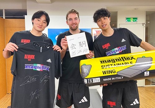 アルバルク東京の『田中大貴選手、ザックバランスキー選手、吉井裕鷹』の3選手LIVEでマニフレックス放映後のお写真