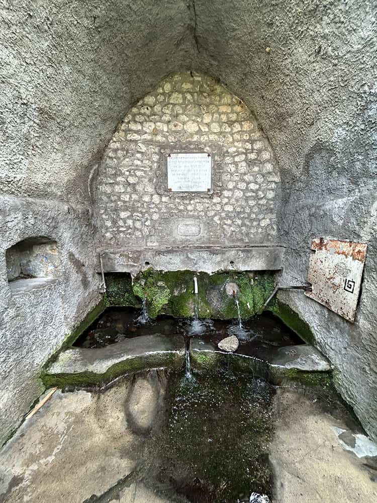 プラートで700年以上湧き続ける天然の泉